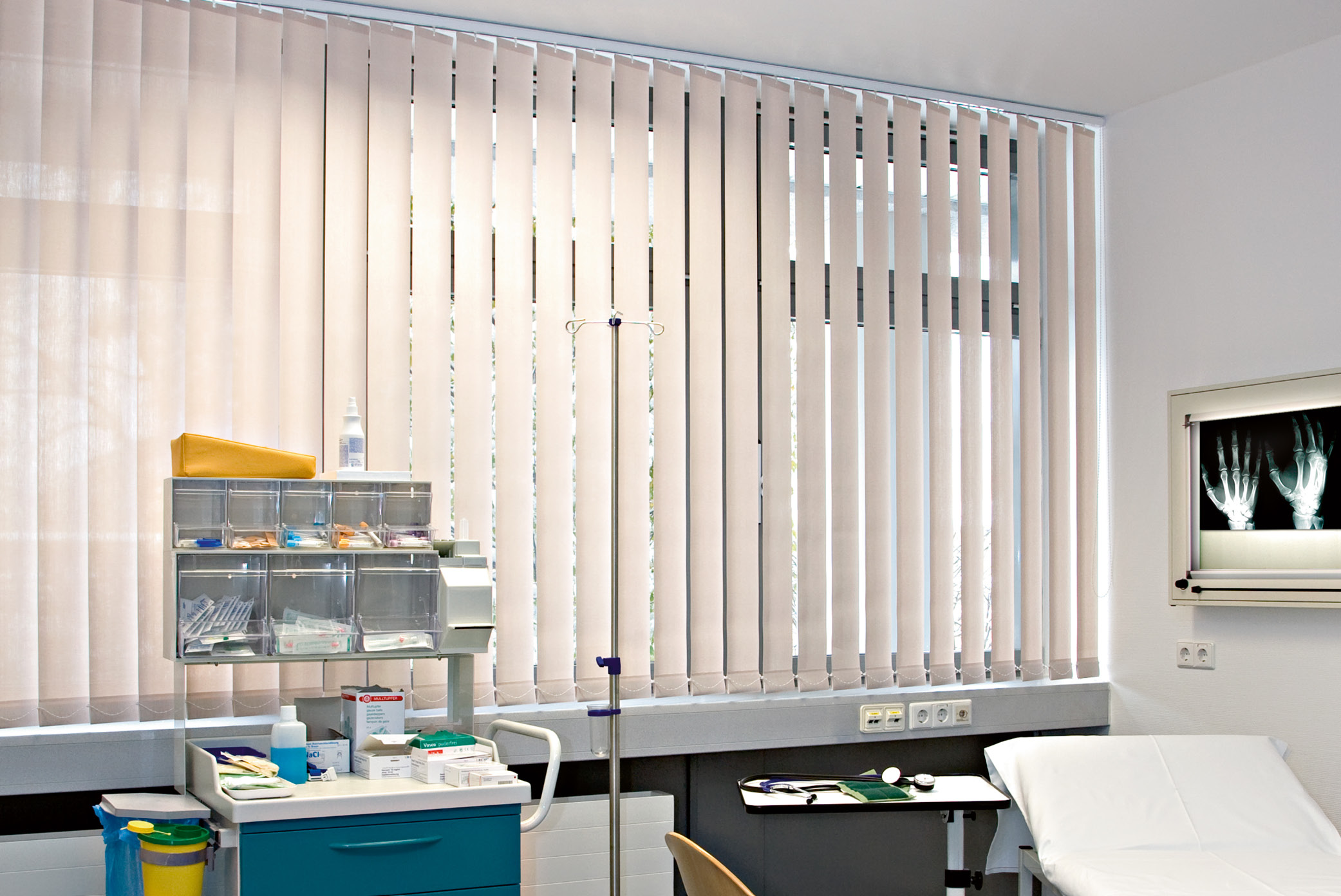 erfal Unternehmen Service für Architekten Objekteure Objektausstattung Health Care Arztzimmer Lamelle