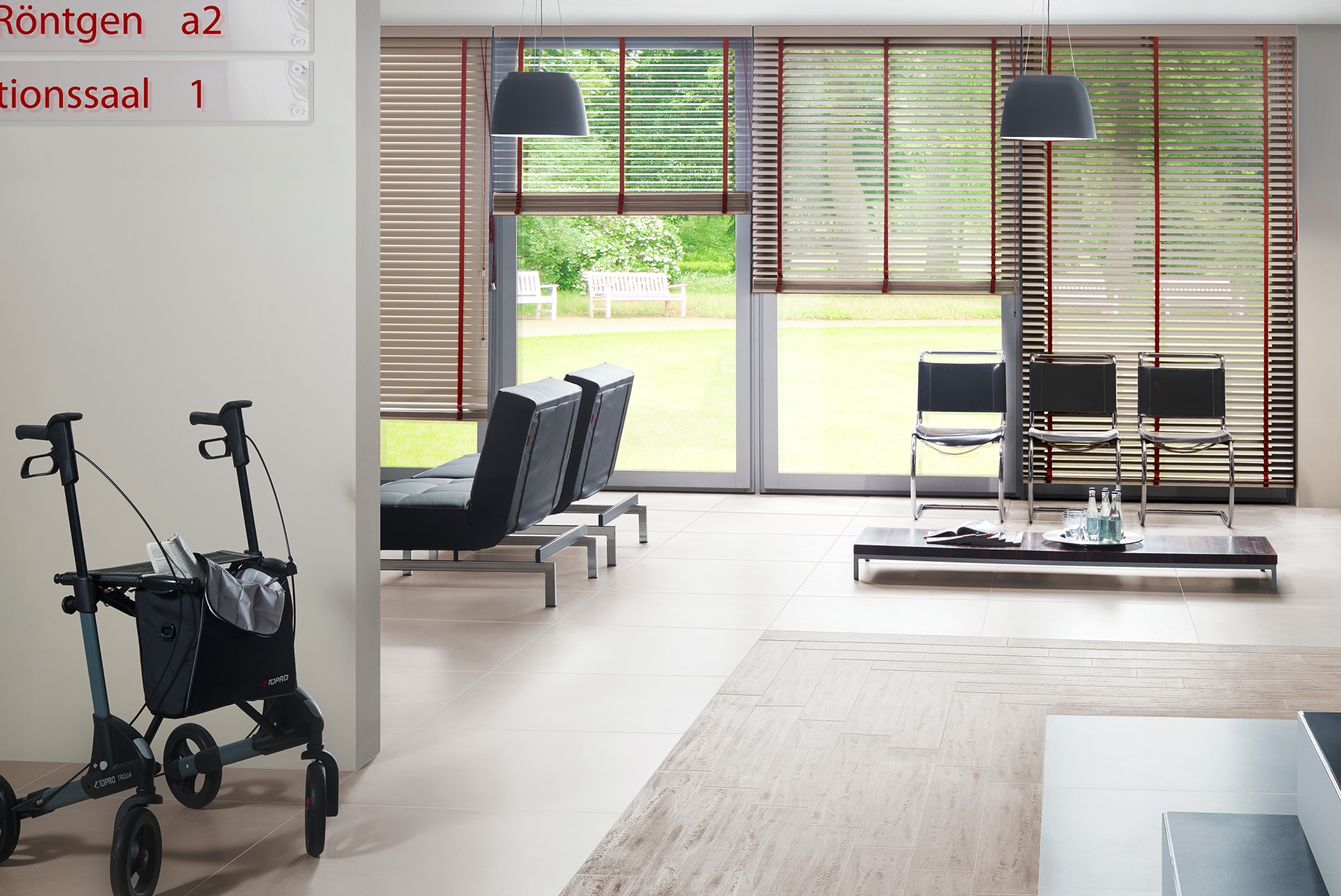 erfal Unternehmen Service für Architekten Objekteure Objektausstattung Health Care Krankenhaus Eingangsbereich Jalousie