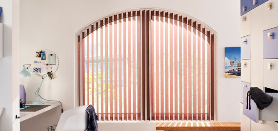 Stores à bandes verticales